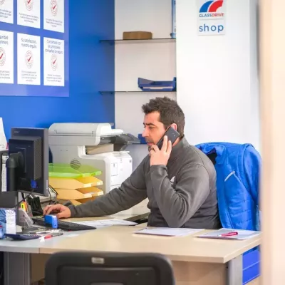 Συνεργασία με εταιρείες ασφάλισης και χρηματοδοτικής μίσθωσης